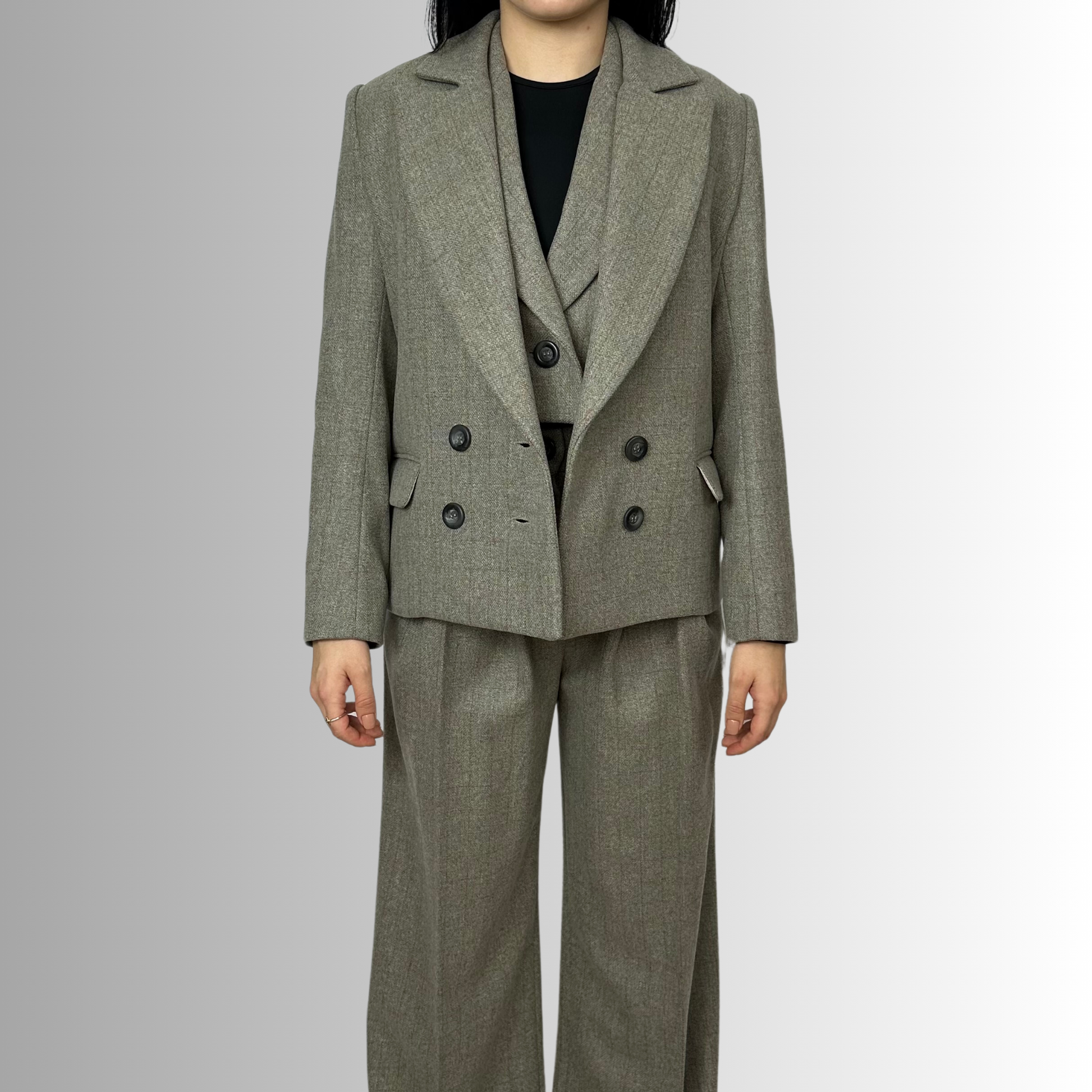 Three-quarter view of Sartorial Flair’s sustainable Zeo wool blazer for women, heather gray suit with high-waisted trousers and timeless tailoring.
